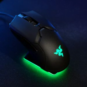 Razer Viper - Lista de bons Modelos Mouses Gamer - produto com RGB verde - equipamento para jogador de computador