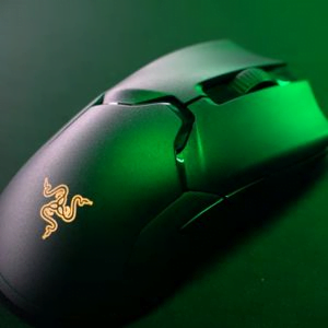 Razer Viper - Lista de bons modelos Mouses Gamer - produto com RGB amarelo
