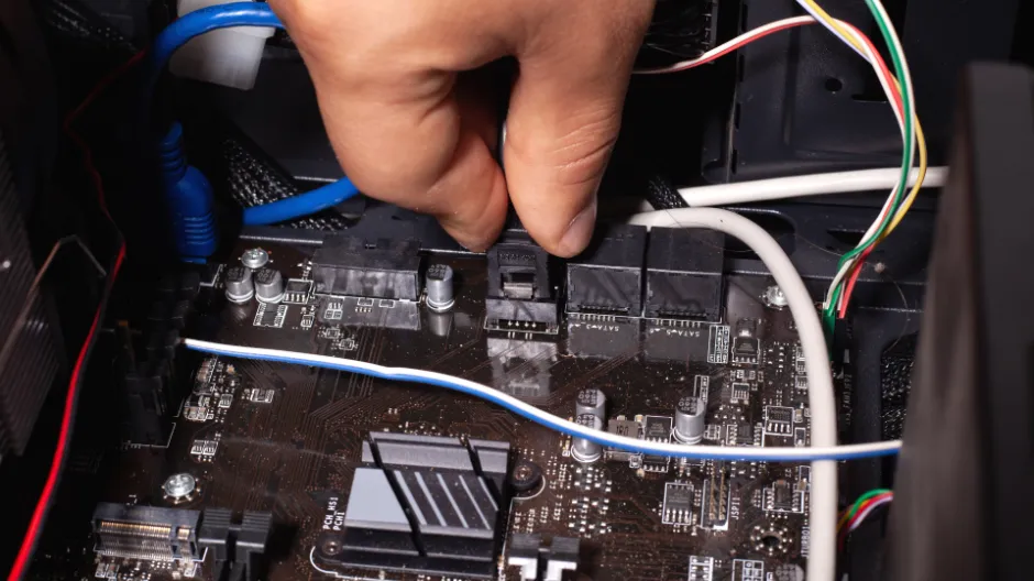 Como Montar um PC Gamer: Guia Definitivo para um Setup de Alta Qualidade 17 instalação dos cabos