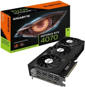 Imagem mostrando a placa Geforce RTX 4070 12gb Gigabyte. Na parte inferior da imagem, vemos a placa deitada, ela é da cor preta e tem 3 ventiladores. Acima, no canto superior esquerdo, está a caixa, que é preta na frente, com a parte superior e lateral superior verde, parte inferior e lateral inferior laranja